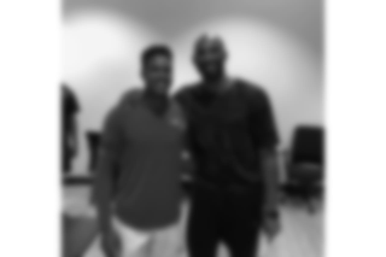 Eric Rowe – Instagram (@eric_rowe25): Bless to learn from a legend #blackmamba🐍