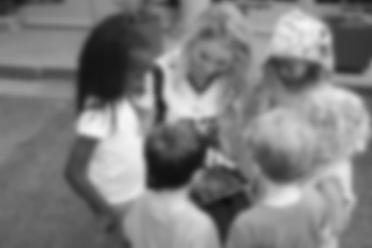 20180614_iPadDonation_Kelly677