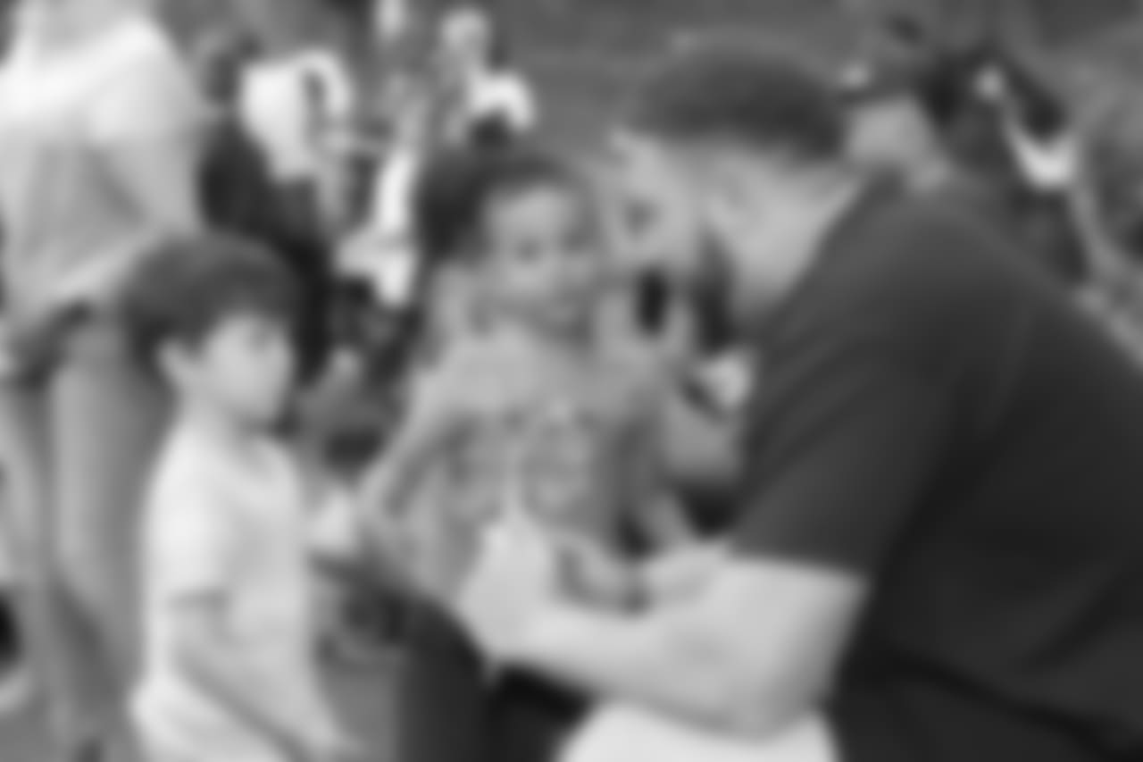 20180614_iPadDonation_Kelly672