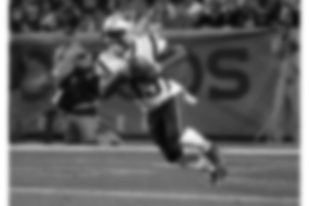 New England Patriots running back Dion Lewis (33) runs back a kick-off for a touchdown against the Denver Broncos during the first half of an NFL football game, Sunday, Nov. 12, 2017, in Denver. (AP Photo/Jack Dempsey)