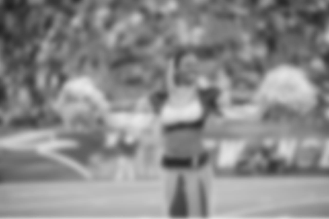 mv103110_kn1142-nfl_large_580_10002-watermarked.jpg