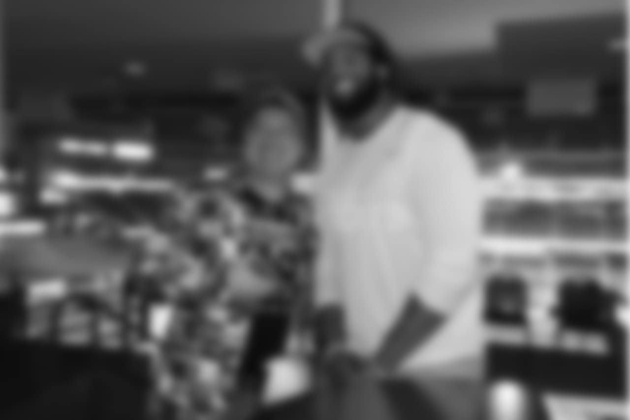 042618-draftparty_ds273-watermarked.jpg
