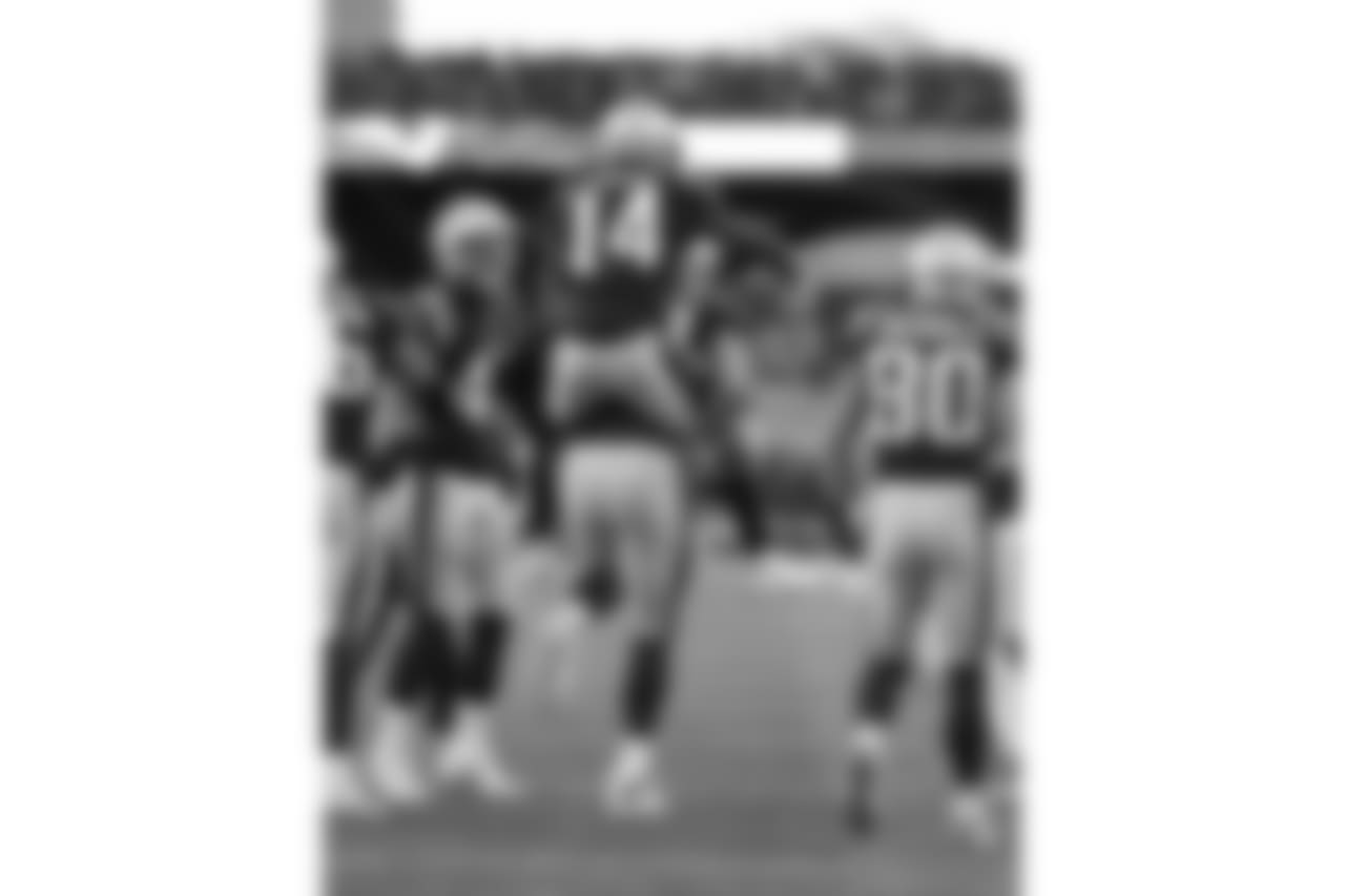 20171126_dolphins_silverman488.jpg