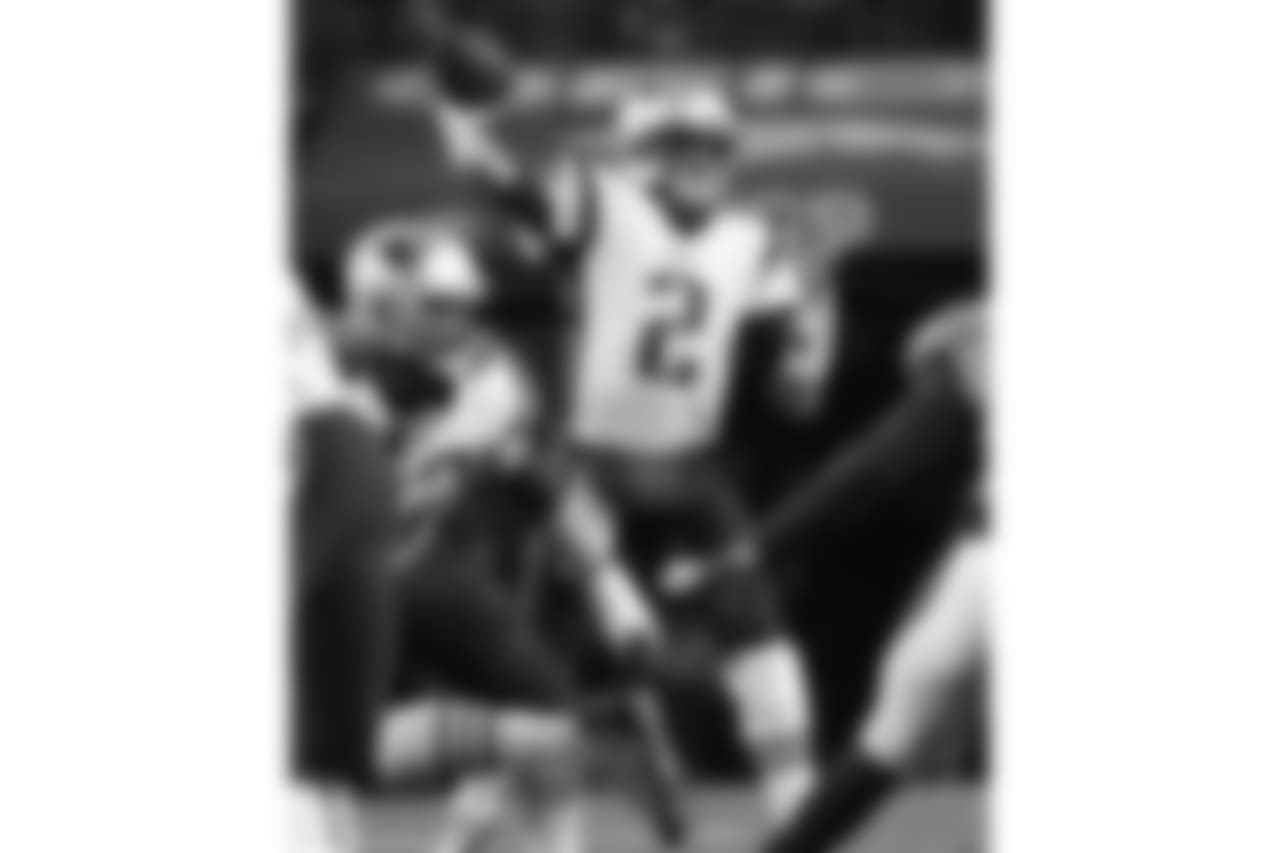 New England Patriots quarterback Brian Hoyer (2) throws against the Denver Broncos during the second half of an NFL football game, Sunday, Nov. 12, 2017, in Denver. (AP Photo/Jack Dempsey)