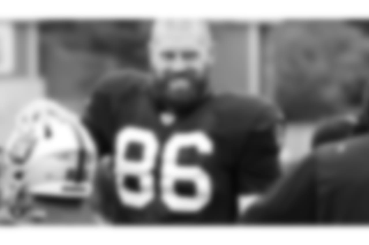 Oakland Raiders tight end Lee Smith (86) on the field for practice at 2018 Training Camp at The Oakland Raiders Napa Valley Training Complex, Wednesday, August 8, 2018, in Napa, California.