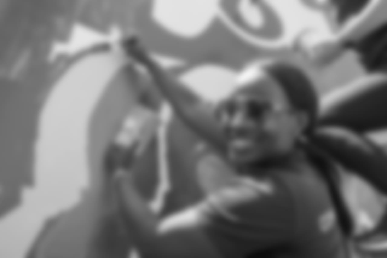 DaLeyna Adkinson of the Los Angeles Rams participates in a Playground Build at 20th Street Elementary School, Friday, June 15, 2018, in Los Angeles, CA. (Jeff Lewis/Rams)