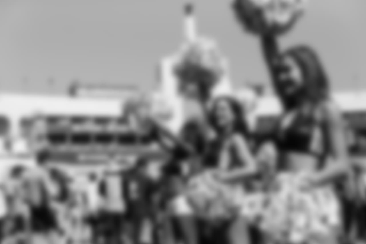 The Los Angeles Rams Cheerleaders welcome the players onto the field as the Los Angeles Rams face the Oakland Raiders during the 19 - 15 victory in a Week 2 Preseason game, Saturday, August 18, 2018, at the Los Angeles Memorial Coliseum in Los Angeles, CA. (Will Navarro/Rams)