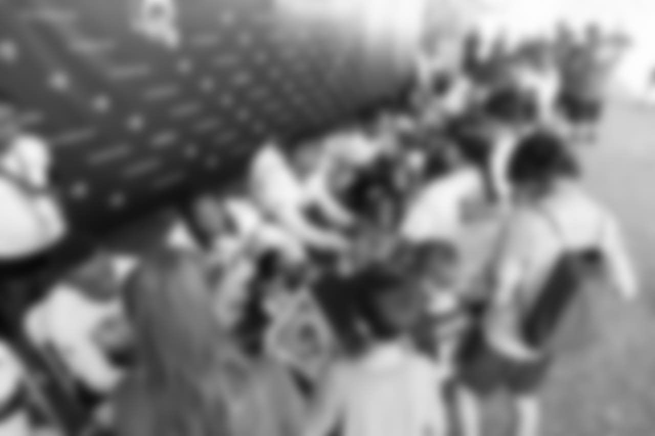 Los Angeles Rams players sign autographs for fans during Day 3 of Training Camp, Saturday, July 28, 2018, in Irvine, CA. (Will Navarro/Rams)