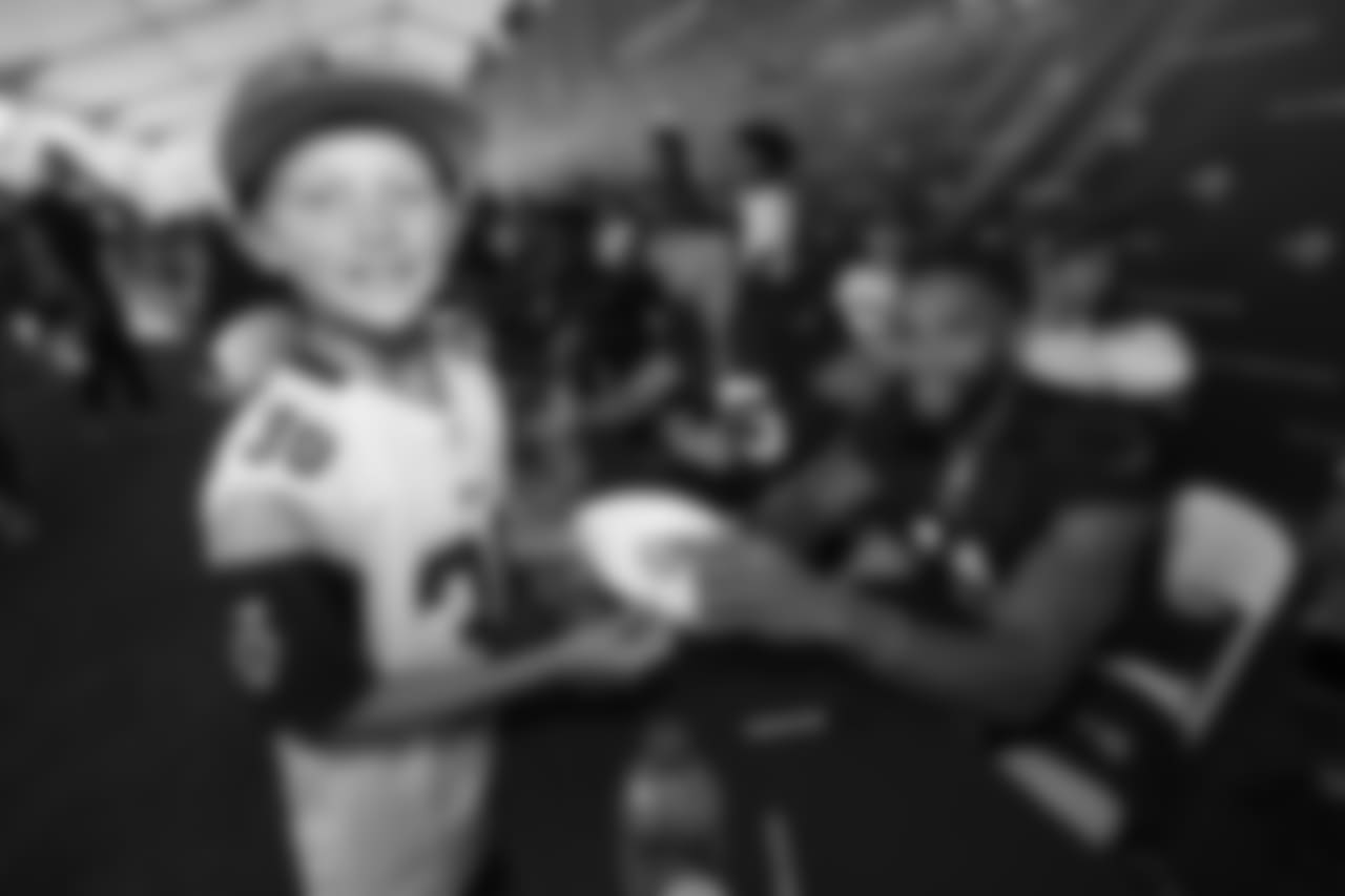 A young fan and wide receiver #11 KhaDarel Hodge of the Los Angeles Rams during autographs for the 2018-2019 season, day two of training camp, at UC Irvine, in Irvine Calif., on July 27th, 2018. (Daniel Bowyer/Rams)