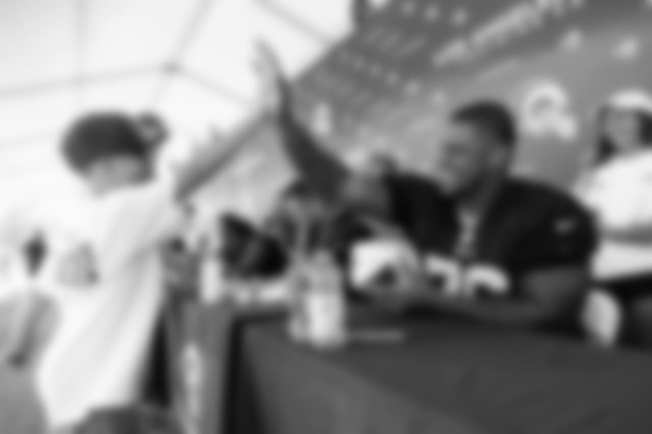 Offensive Guard (76) Rodger Saffold of the Los Angeles Rams signs autographs during Day 6 of Training Camp, Wednesday, August 01, 2018, in Irvine, CA. (Will Navarro/Rams)