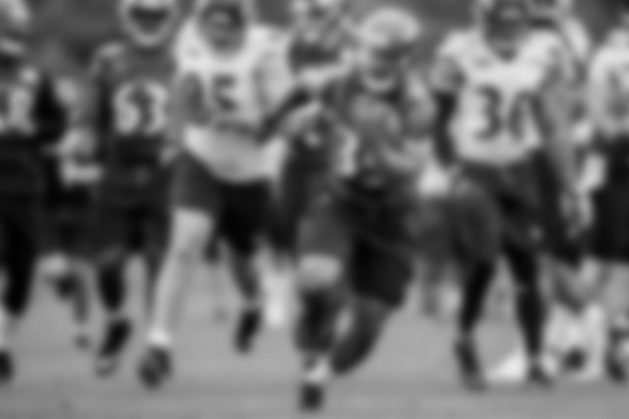 RB Gus Edwards