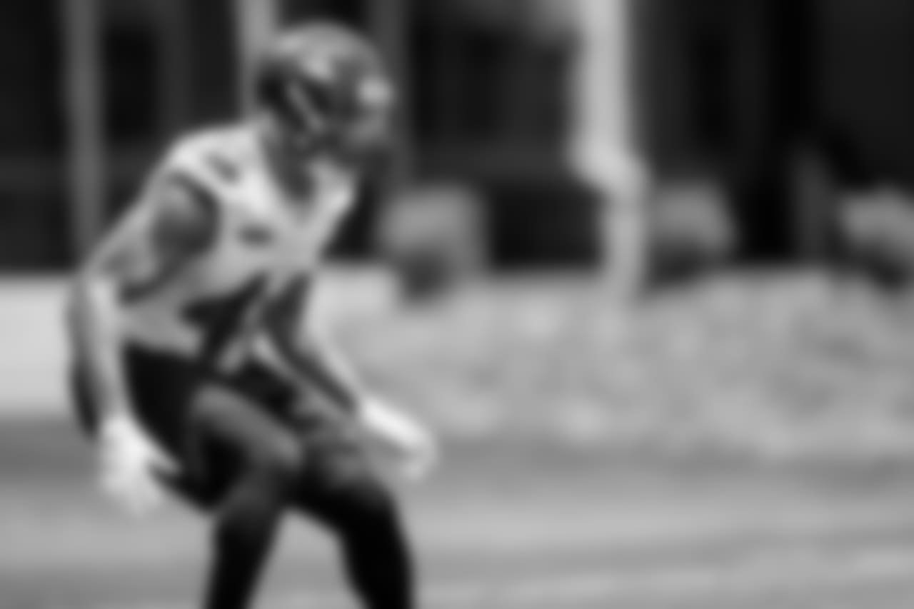 LB Kenny Young