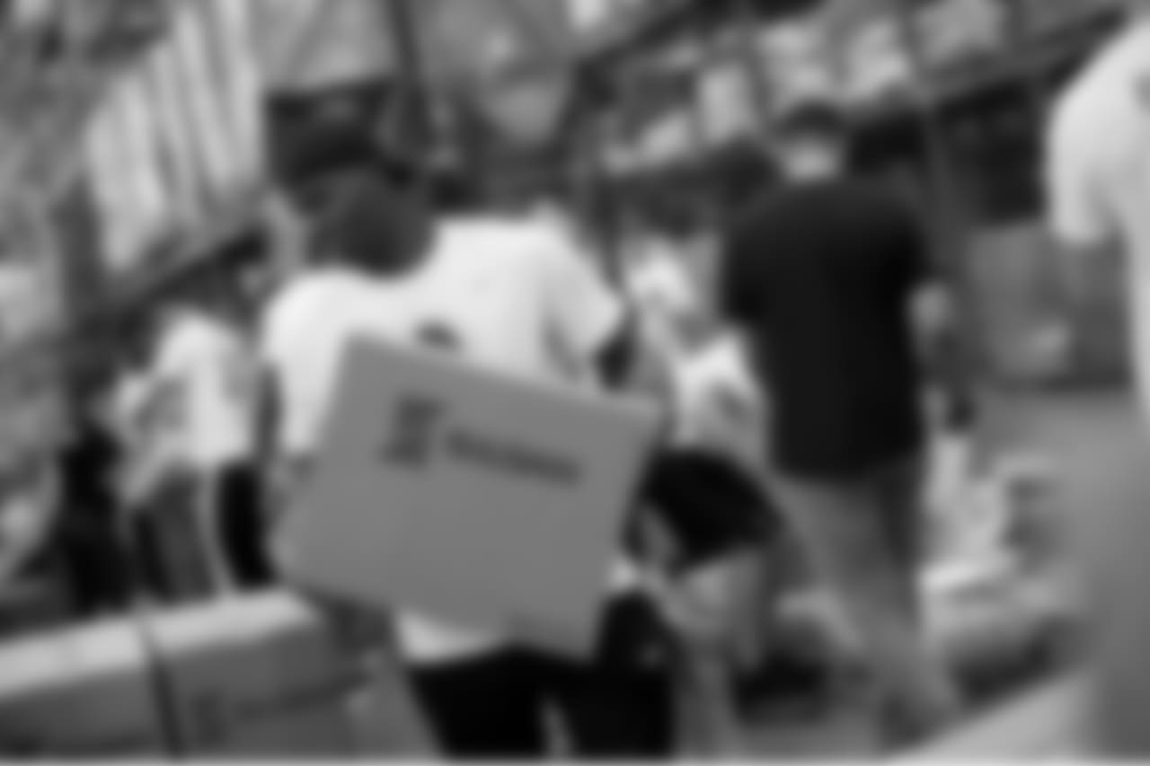 052518-FoodBank0024