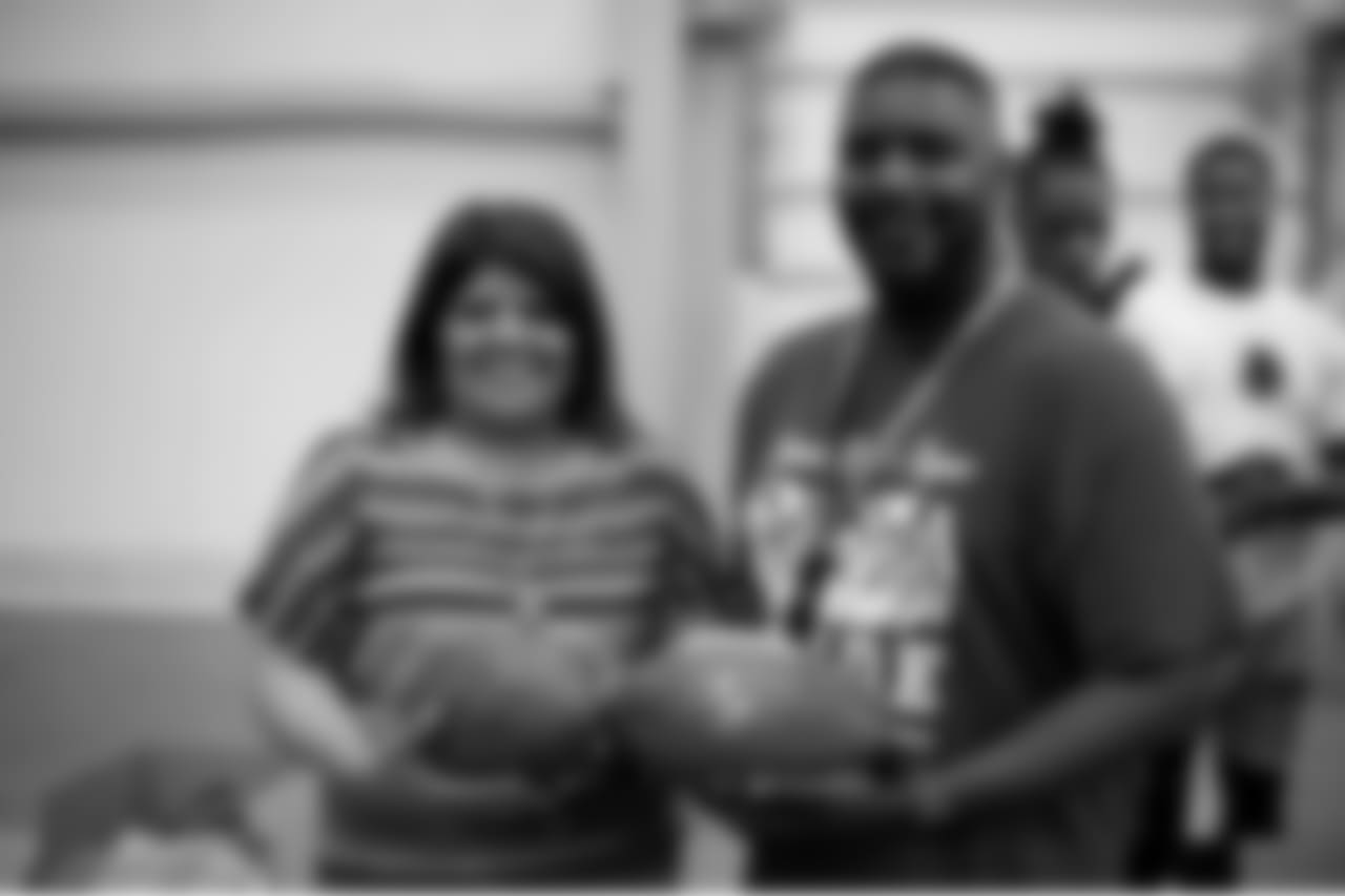 052518-FoodBank0021