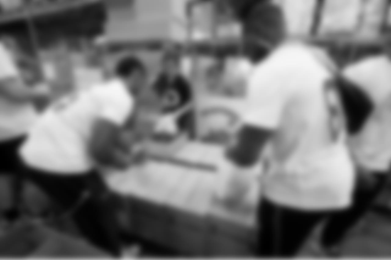 052518-FoodBank0029