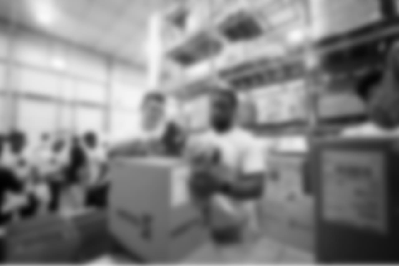 052518-FoodBank0011