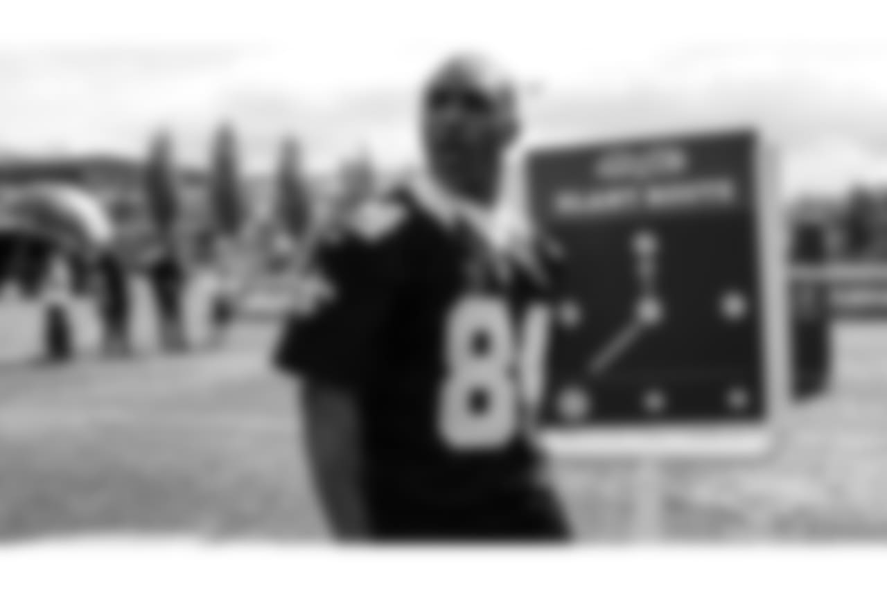 New Orleans Saints players Cameron Jordan, Terron Armstead, David Onyemata, Vonn Bell and Saints Hall of Famer Michael Lewis hosted an NFL Play 60 camp for kids in Vancouver, Canada on May 26, 2018.