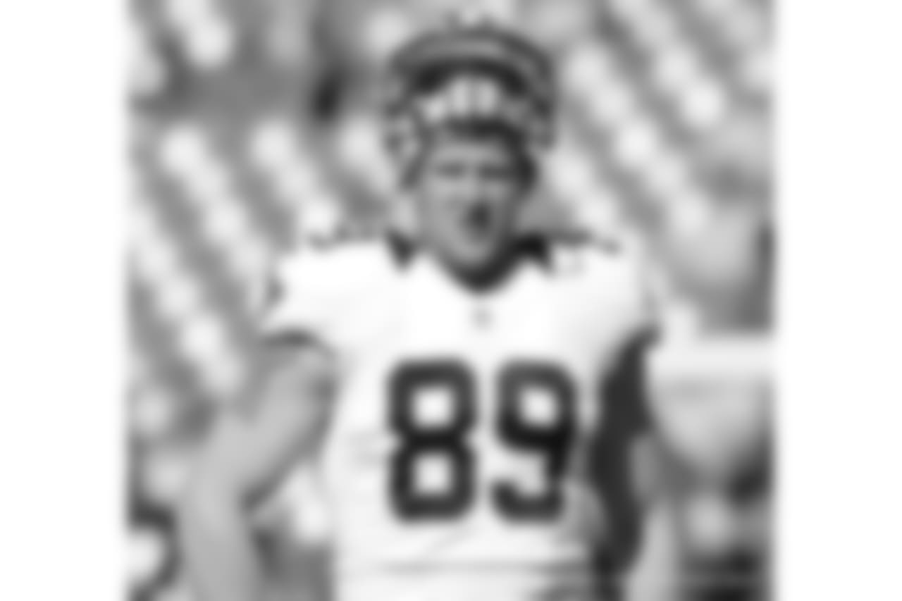 89 TE Josh Hill