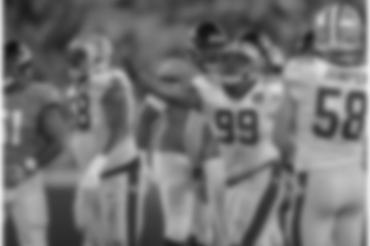 Gallery-preseason-game1-2560x14402183