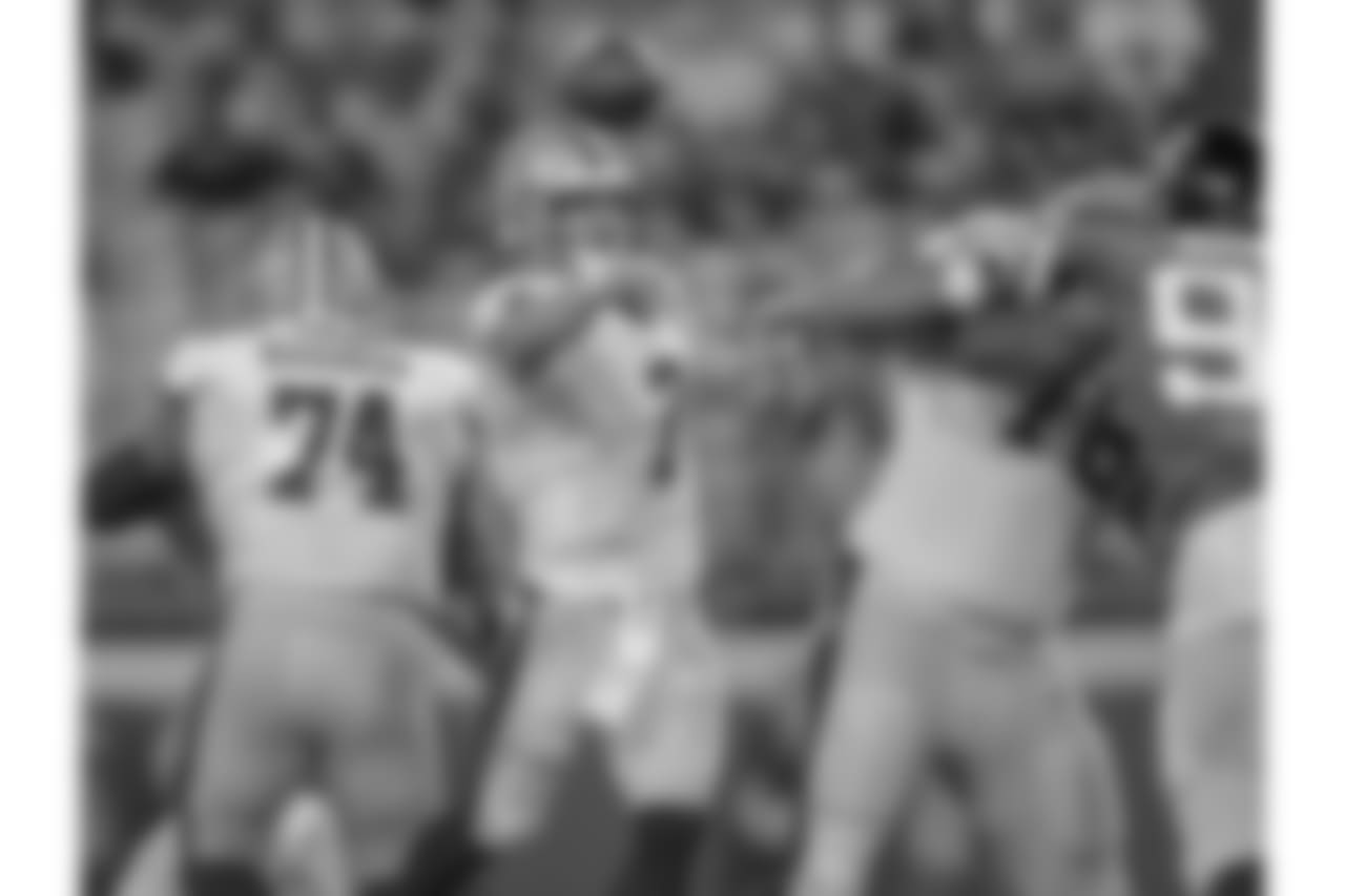 Gallery-preseason-game1-2560x14402232