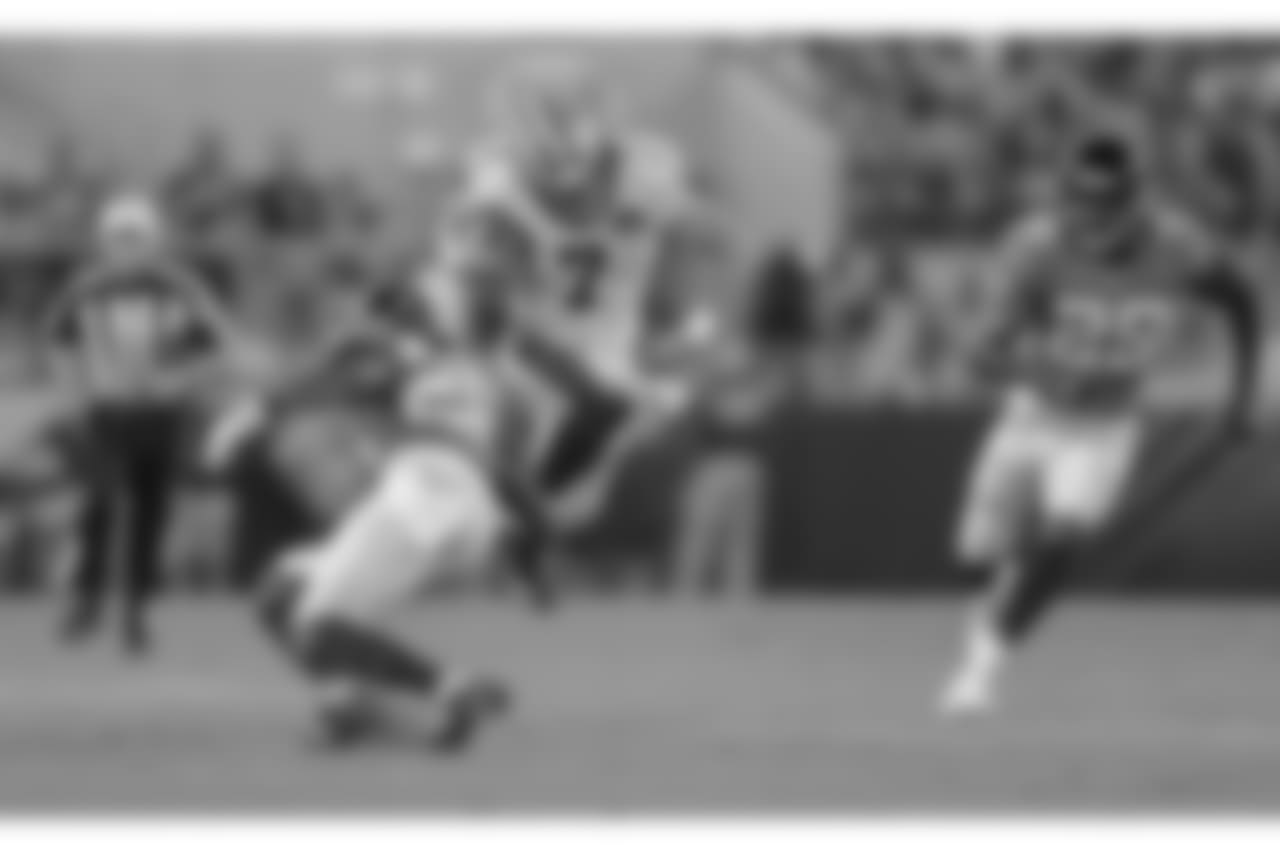 Gallery-preseason-game1-2560x14402313