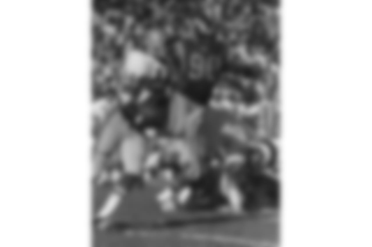 Seattle Seahawks running back Ralph Nelson (44) runs upfield during an NFL game against the Los Angeles Rams in Los Angeles, Oct. 31, 1976. The Rams defeated the Seahawks 45-6. (AP Photo/NFL Photos)