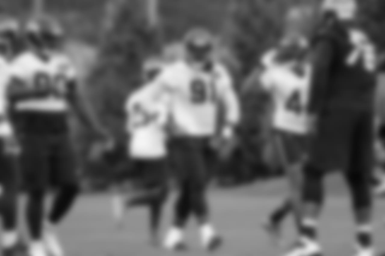 DT Tom Johnson, middle
