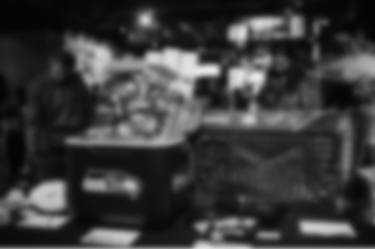 20171206_seagals_auction-12.jpg
