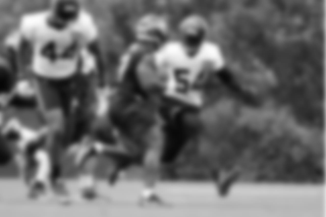LB Bobby Wagner, right