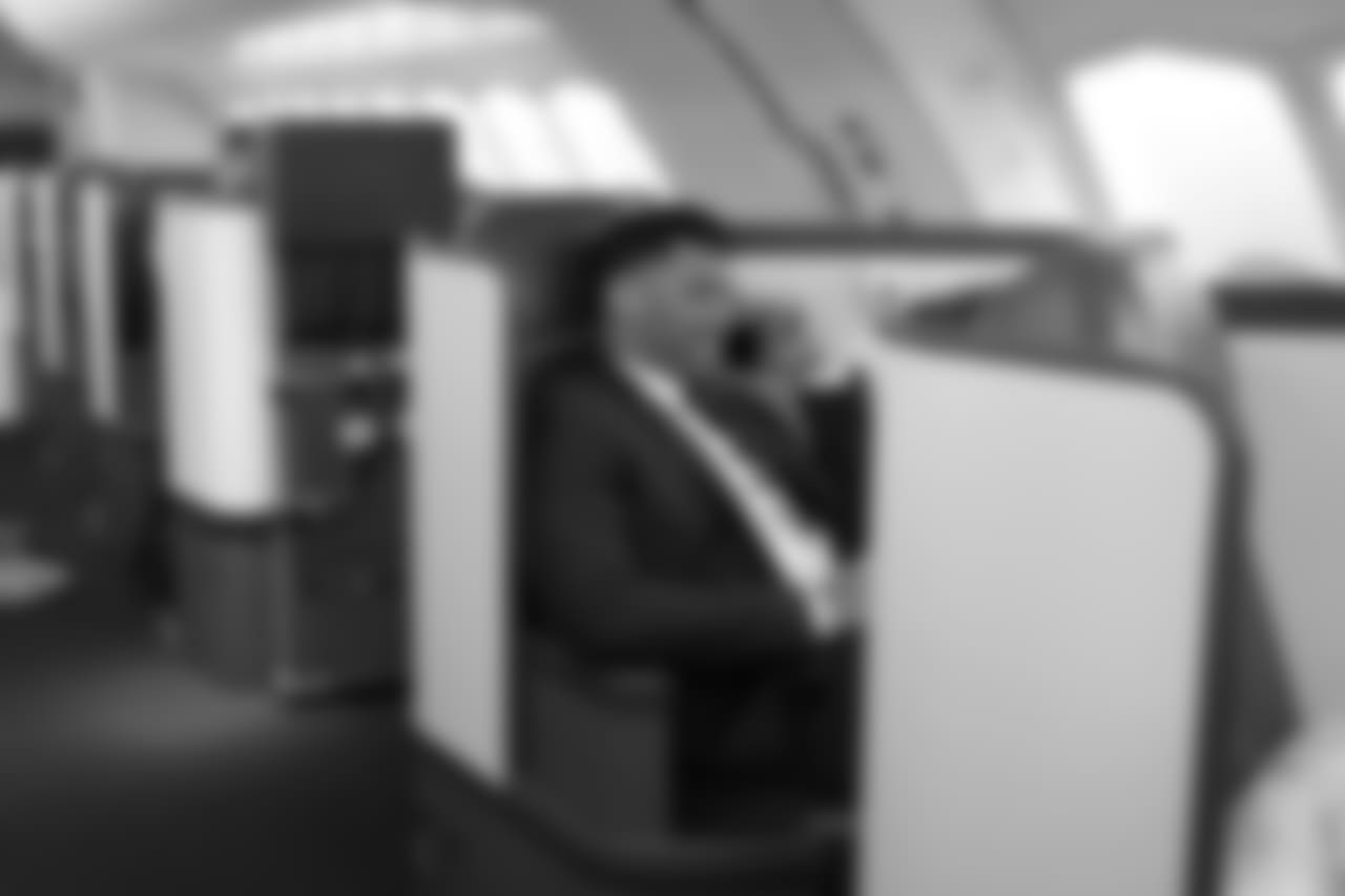 As has become a custom, head coach Pete Carroll awarded the players first class seats for the return trip to Seattle, and quarterback Russell Wilson looked cool and comfortable before takeoff.