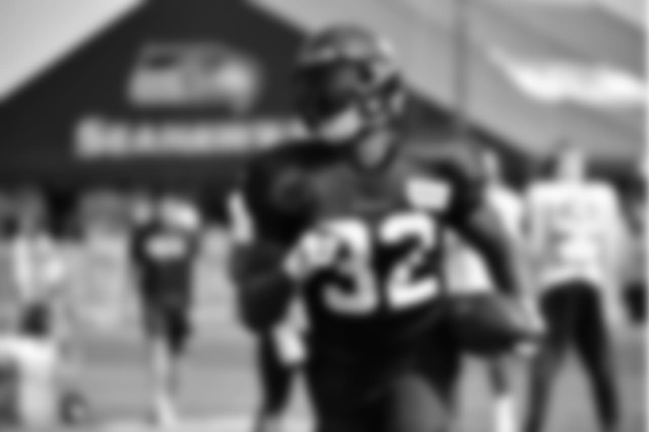 RB Chris Carson