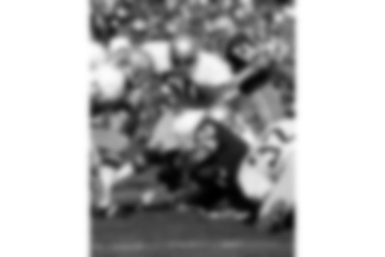 Seattle Seahawks linebacker Greg Collins (50) closes in on a Green Bay Packers running back during an NFL game in Milwaukee, Oct. 10, 1976. The Packers defeated the Seahawks 27-20. (AP Photo/Vernon Biever)