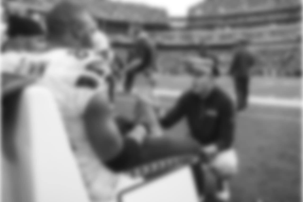 On the sidelines, offensive coordinator Darrell Bevell checks in with receivers Jermaine Kearse and Doug Baldwin.