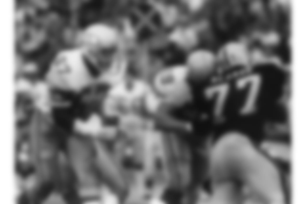 Seattle Seahawks guard Reggie McKenzie (67) looks to pass block during an NFL game against the Los Angeles Rams in Los Angeles, Oct. 30, 1983. The Seahawks defeated the Rams 34-21. (AP Photo/NFL Photos)