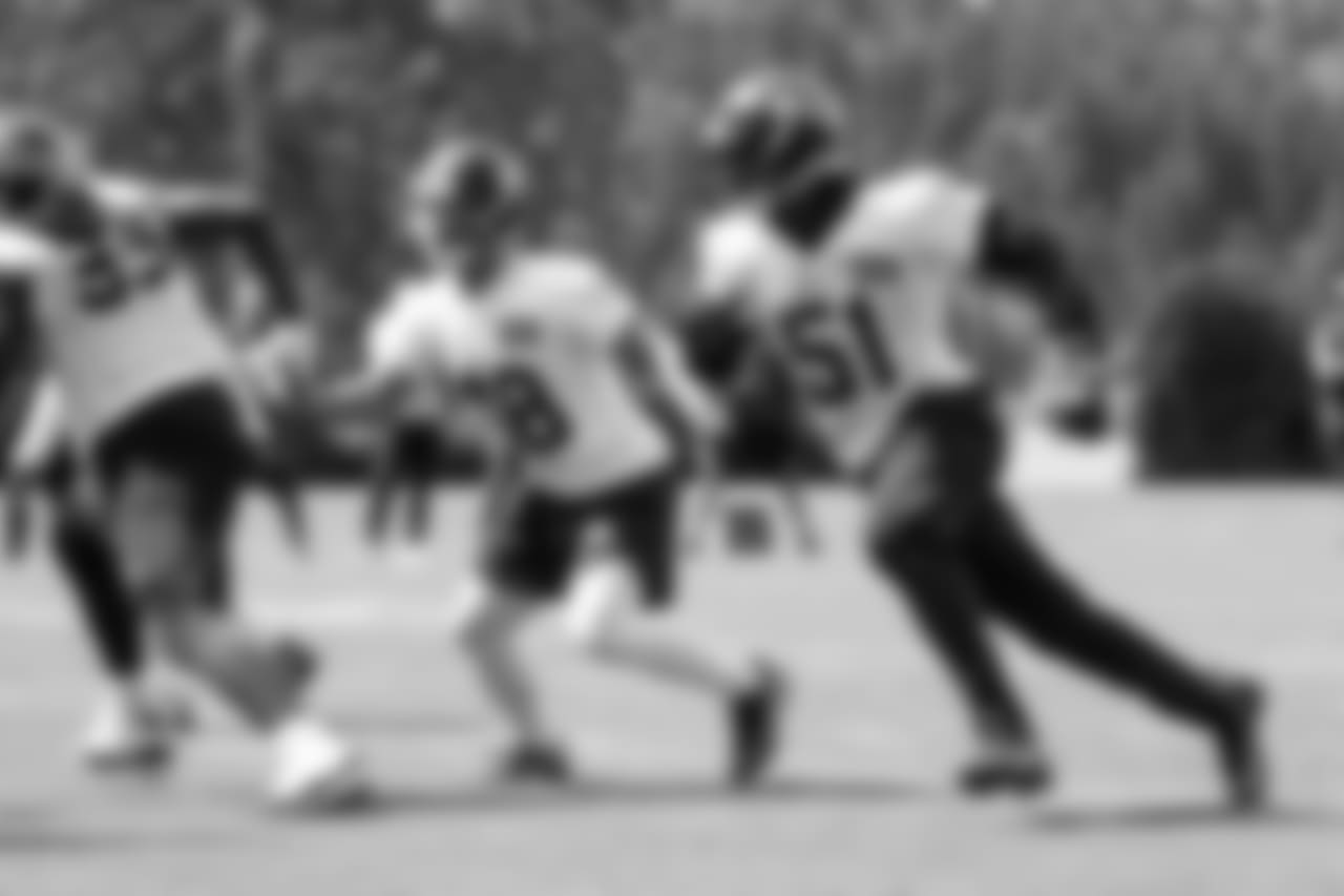 LB Barkevious Mingo, right