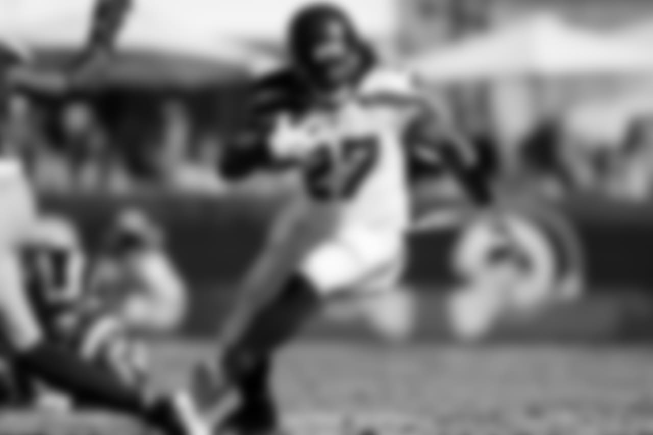 Seahawks running back Eddie Lacy finds daylight for a six-yard gain.