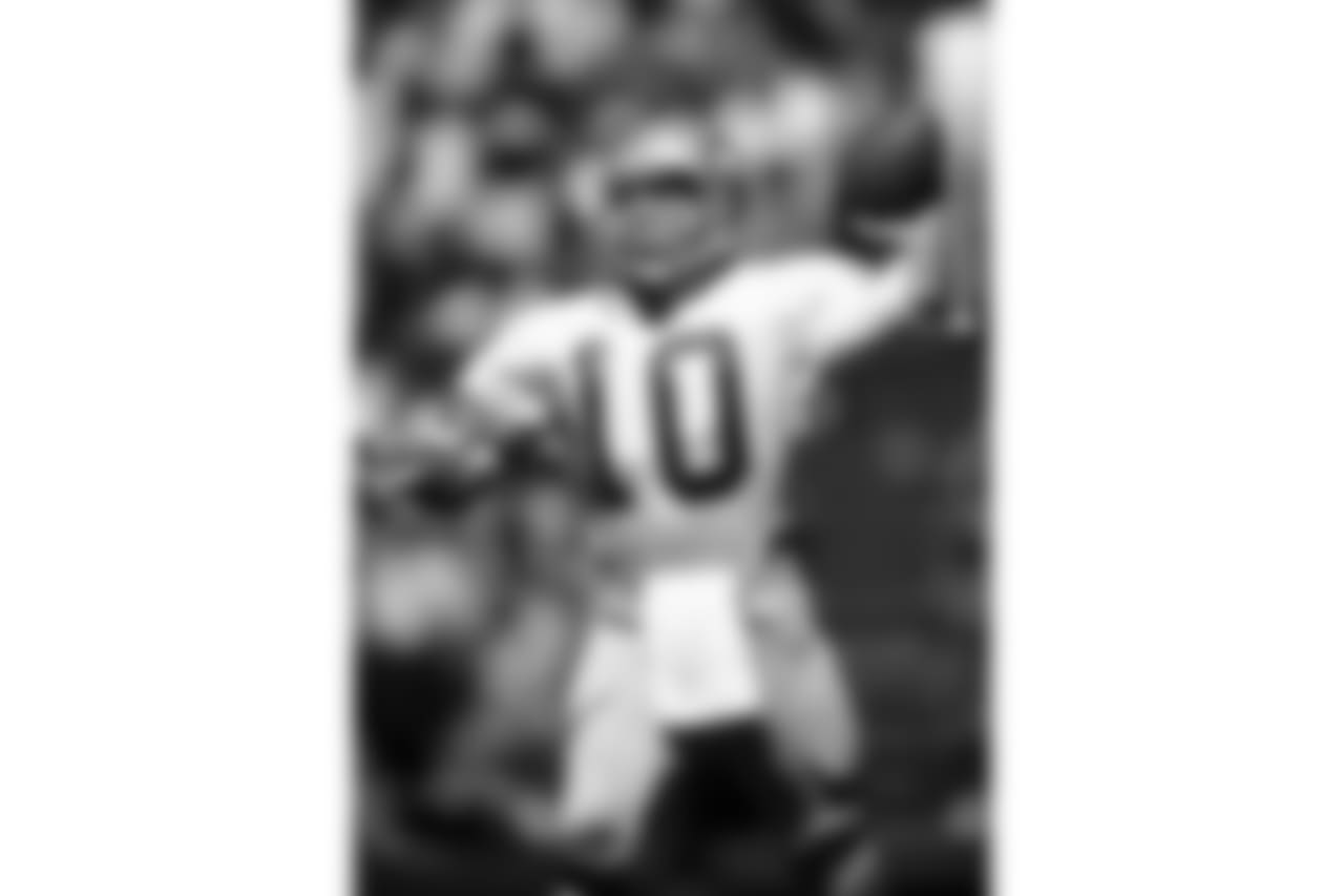 Seattle Seahawks quarterback Jim Zorn t(10) passes in a 24 - 10 loss to the San Diego Chargers on October 4, 1981 at Jack Murphy Stadium in San Diego, California. (AP Photo / Al Messerschmidt)