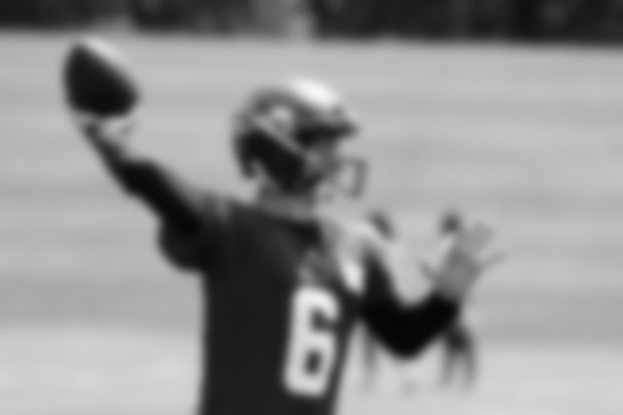 QB Austin Davis