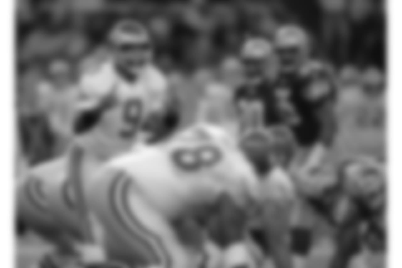 Philadelphia Eagles quarterback Rodney Peete (9) changes the play at the line as he looks at the Seattle Seahawks defense in the third quarter of Sunday's, Dec. 3, 1995 game in Seattle. Seattle won the game 26-14. (AP Photo/Elaine Thompson)