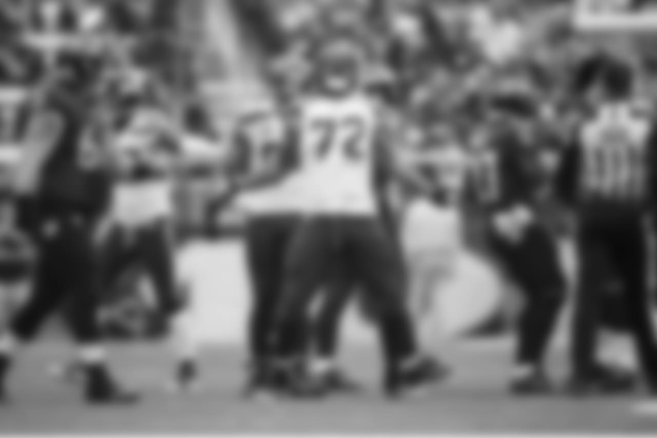 Defensive end Michael Bennett lets out a yell after sacking Ravens quarterback Jimmy Clausen in the first quarter.