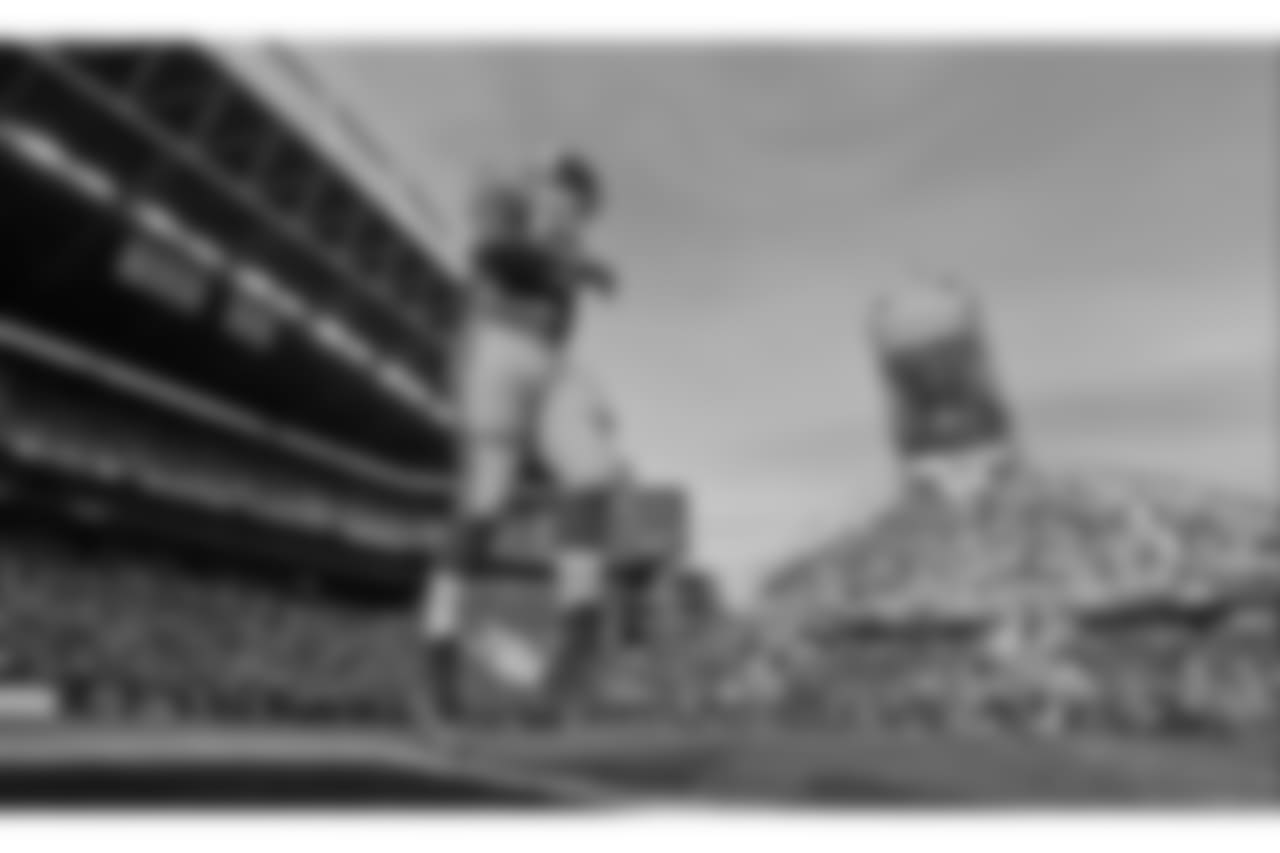Green Bay Packers' Eddie Lacy warms up before the NFL football NFC Championship game against the Seattle Seahawks Sunday, Jan. 18, 2015, in Seattle. (AP Photo/David J. Phillip)
