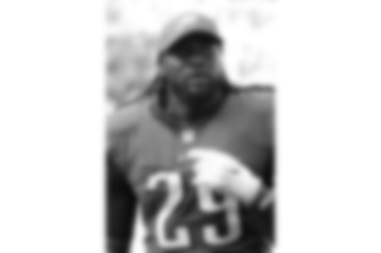 Philadelphia Eagles running back LeGarrette Blount (29) watches from the sideline during a Week 4 NFL game against the Los Angeles Chargers on Sunday, October 1, 2017, in Carson, Calif. The Eagles defeated the Chargers 26-24. (Kevin Terrell via AP)