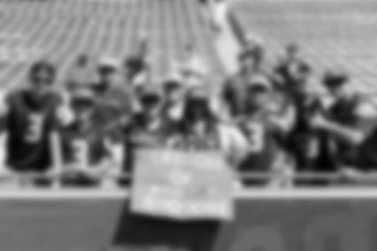 Early-arriving 12s found themselves down next to the field near the Seahawks bench during pregame.