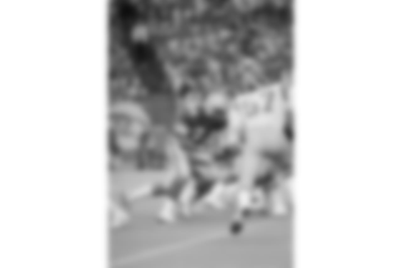 Franco Harris (34) who only earlier last week signed with the Seattle Seahawks, carries the ball in the second quarter of the Seattle-San Diego National Football League game in the Kingdome in Seattle, Sept. 9, 1984. (AP Photo/Betty Kumpf)