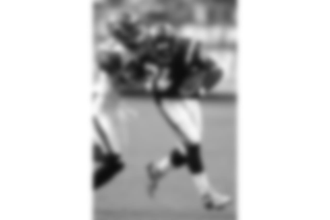 29 DEC 2002: San Diego Chargers LaDainian Tomlinson during a game against Seattle Seahawks at the Qualcomm Stadium Sunday December 29, 2002, in San Deigo, CA. (Photo by Matt A. Brown/Icon Sportswire) (Icon Sportswire via AP Images)