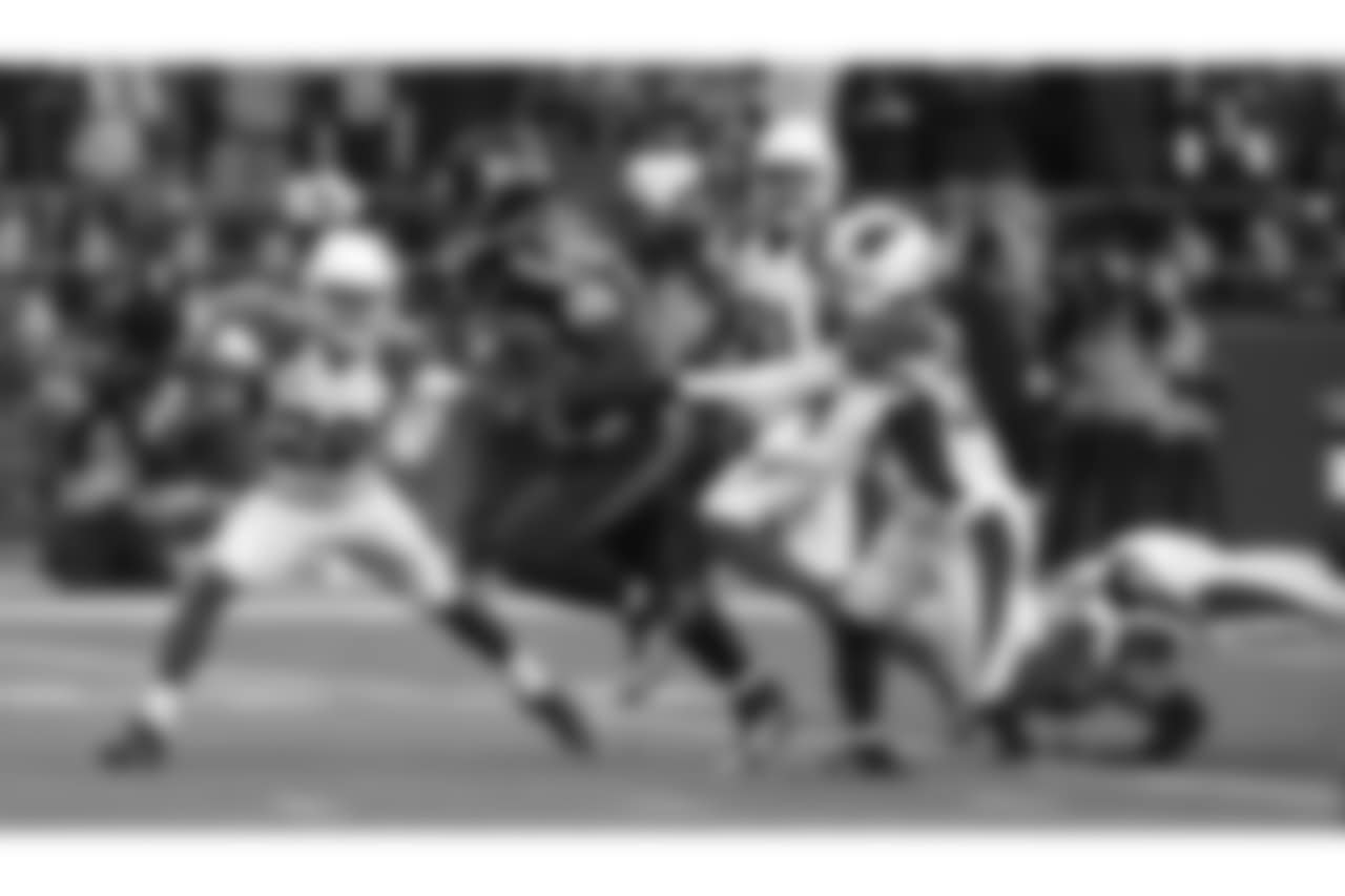Seattle Seahawks' Jimmy Graham (88) runs with the ball against the Arizona Cardinals in the second half of an NFL football game, Saturday, Dec. 24, 2016, in Seattle. (AP Photo/Ted S. Warren)