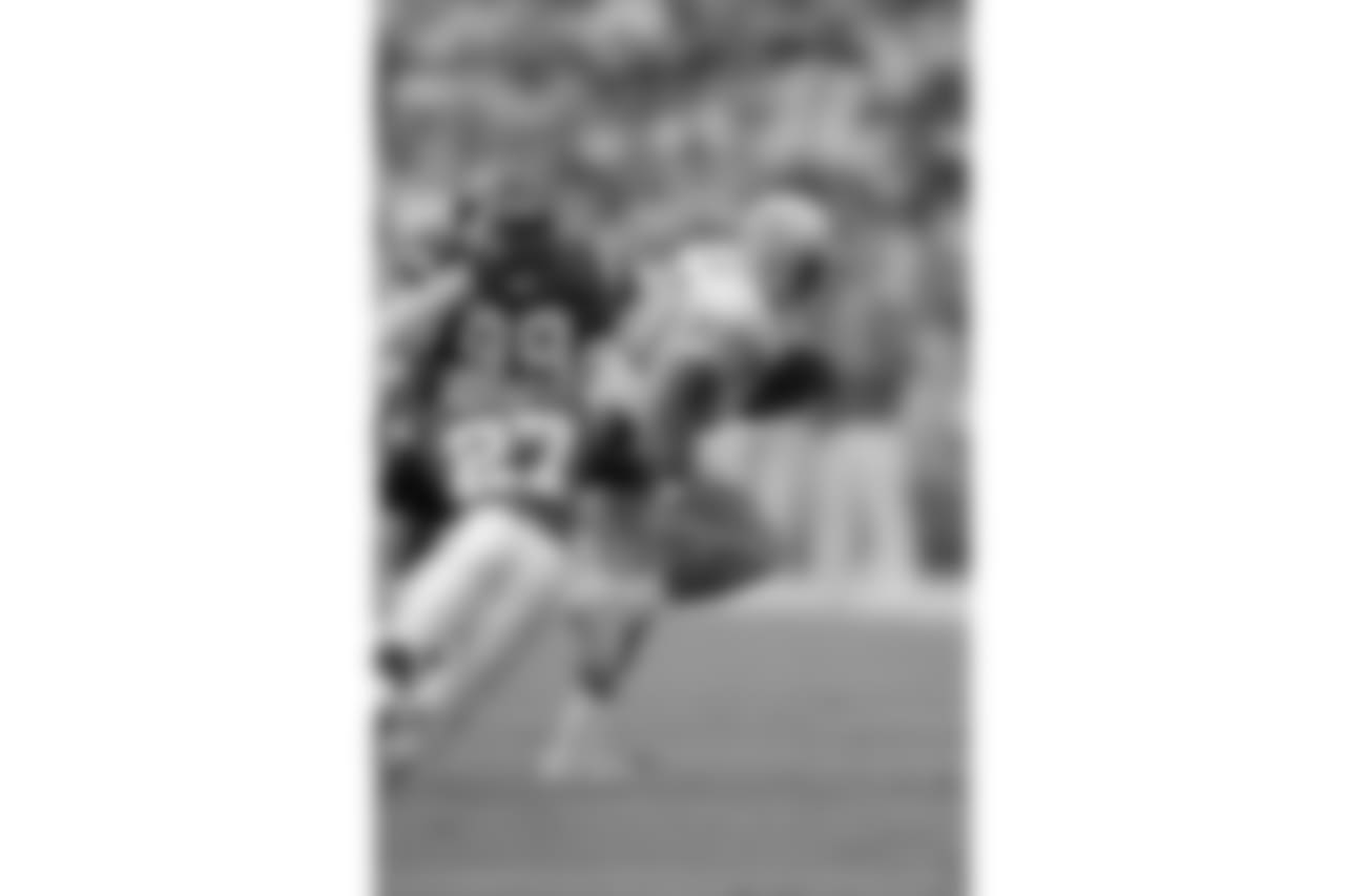 Seattle Seahawks running back Ahman Green runs for yardage against the San Diego Chargers during an NFL football game on October 25, 1998 in San Diego. The Seahawks won 27-20. (AP Photo/G. Newman Lowrance)