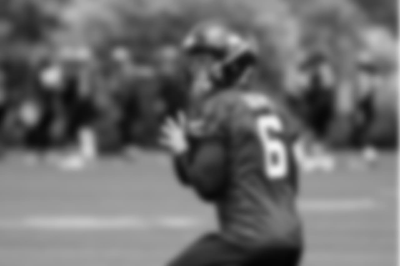 QB Austin Davis