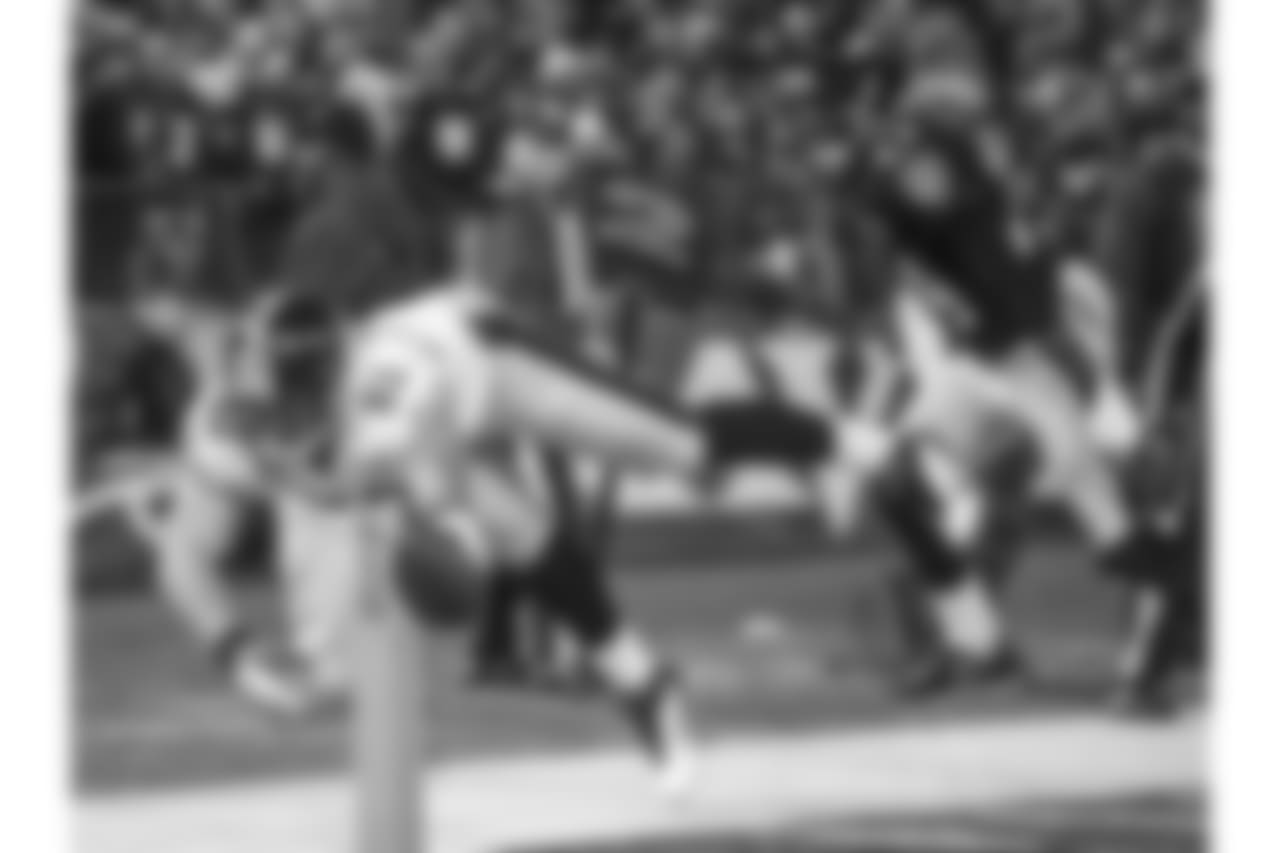3. Heath Miller (05-15) - 592 career receptions.