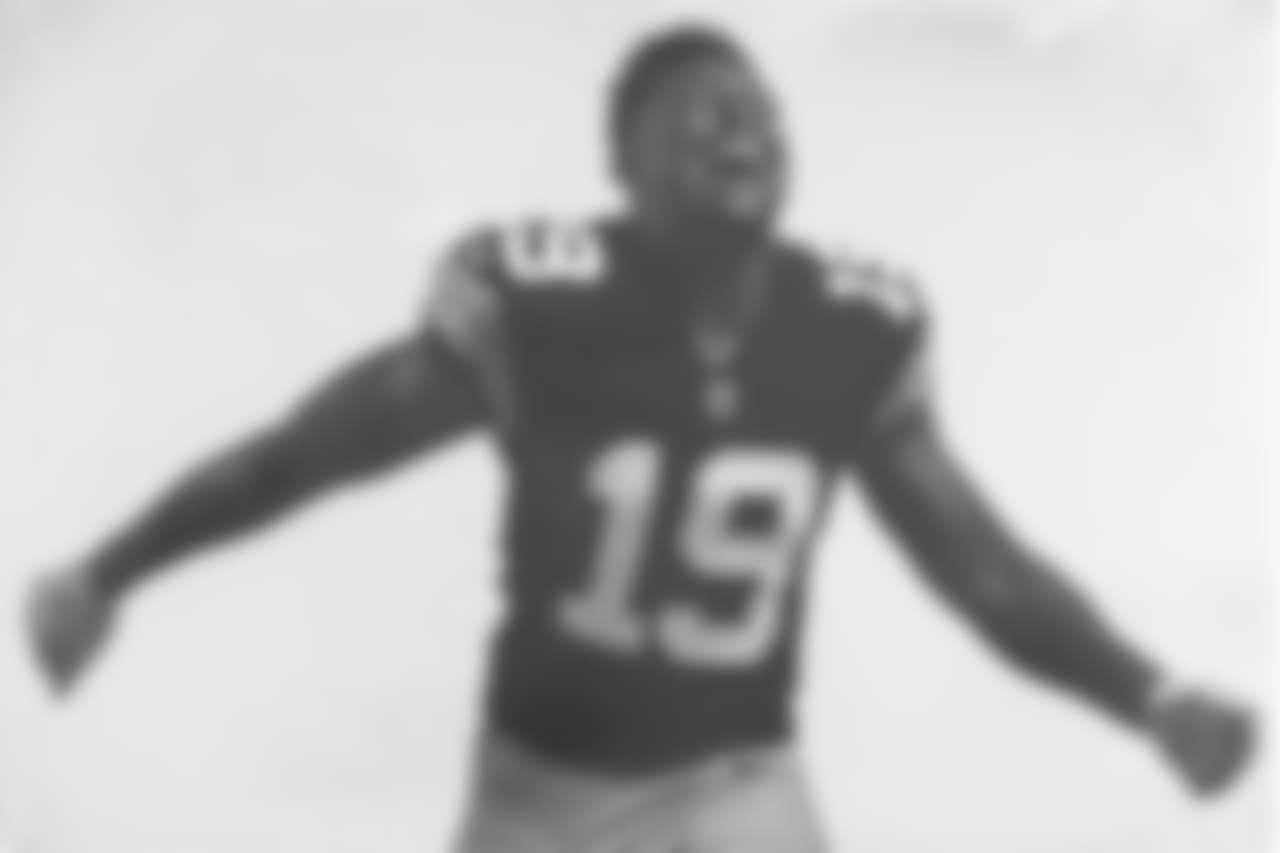 JuJu Smith-Schuster wears the latest throwback jersey that honors the Super Bowl XIII and XIV teams.